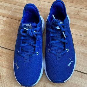 Women’s Puma sneakers